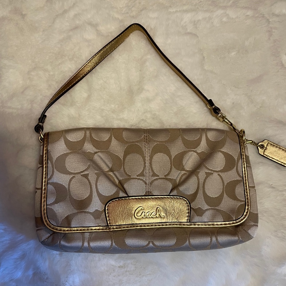 New Coach Wristlet / Mini Purse - Picture 2 of 7